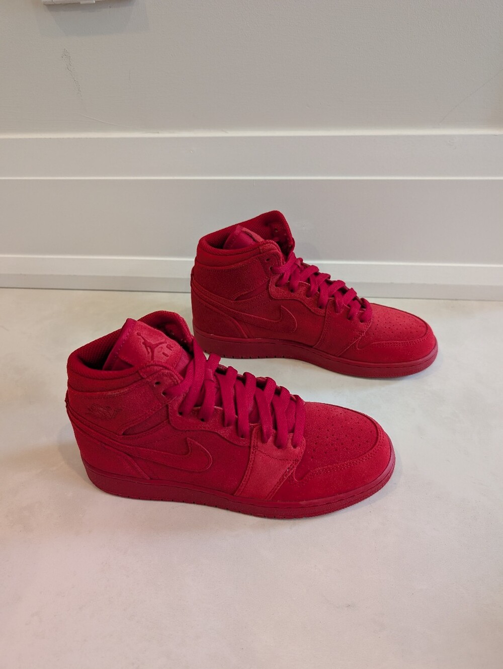 Air Jordan 1 Retro High BG Red Suede Gym Red Sneaker Youth 5Y / Women’s 6.5